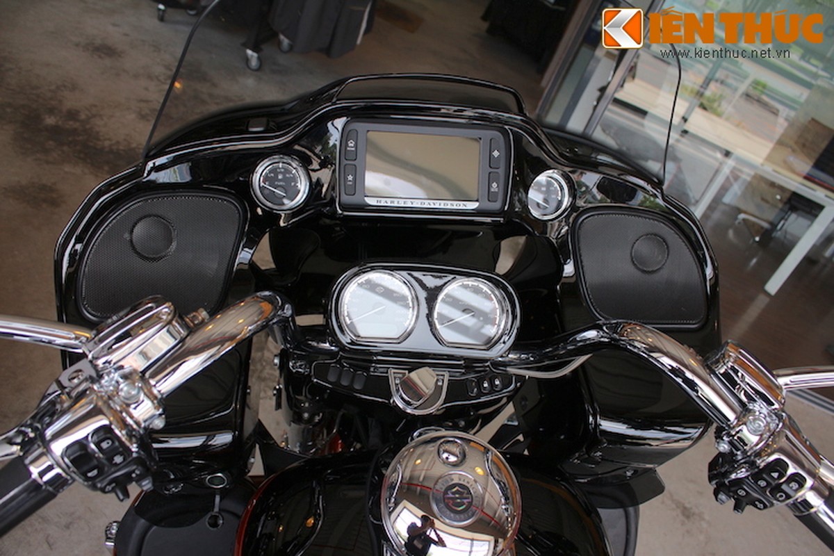 Harley Road Glide Ultra CVO gia gan 2 ty tai Viet Nam-Hinh-7